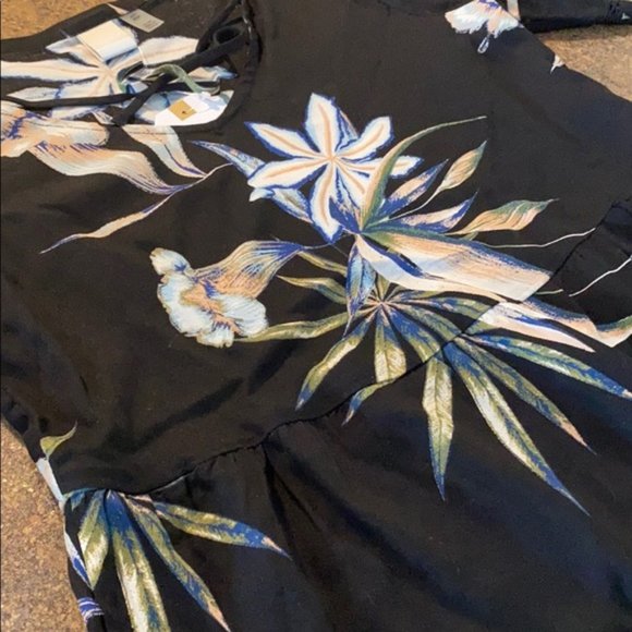 NWT - Roxy Black Long Sleeve Blouse Flower Pattern - Picture 4 of 11